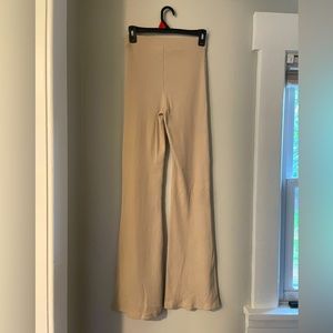 Zara High Rise Flare Ribbed Knit Leggings. SIZE SMALL. NEW CONDITION.
